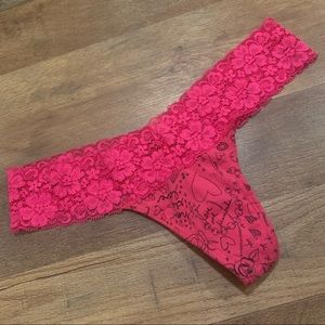 VS PINK extra Low rise thong panty doodle pattern